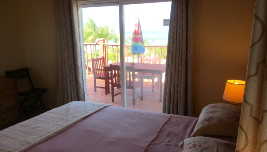 Queen bedroom with door to deck